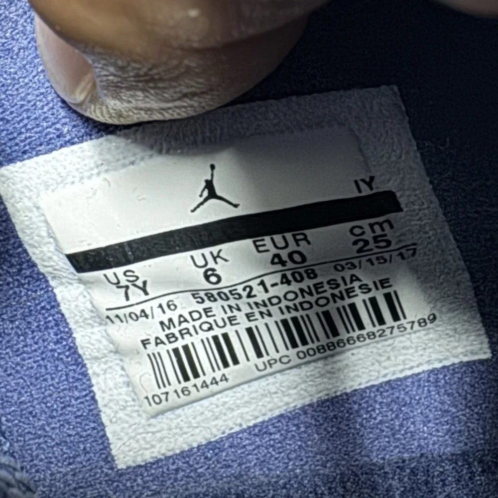 Air Jordan Retro 11 XI Low Blue Moon 580521-408 Youth Size 7Y / Women's Size 8.5